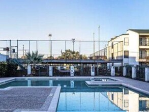 Building Photo - 1 Bedroom Condo in Houston by