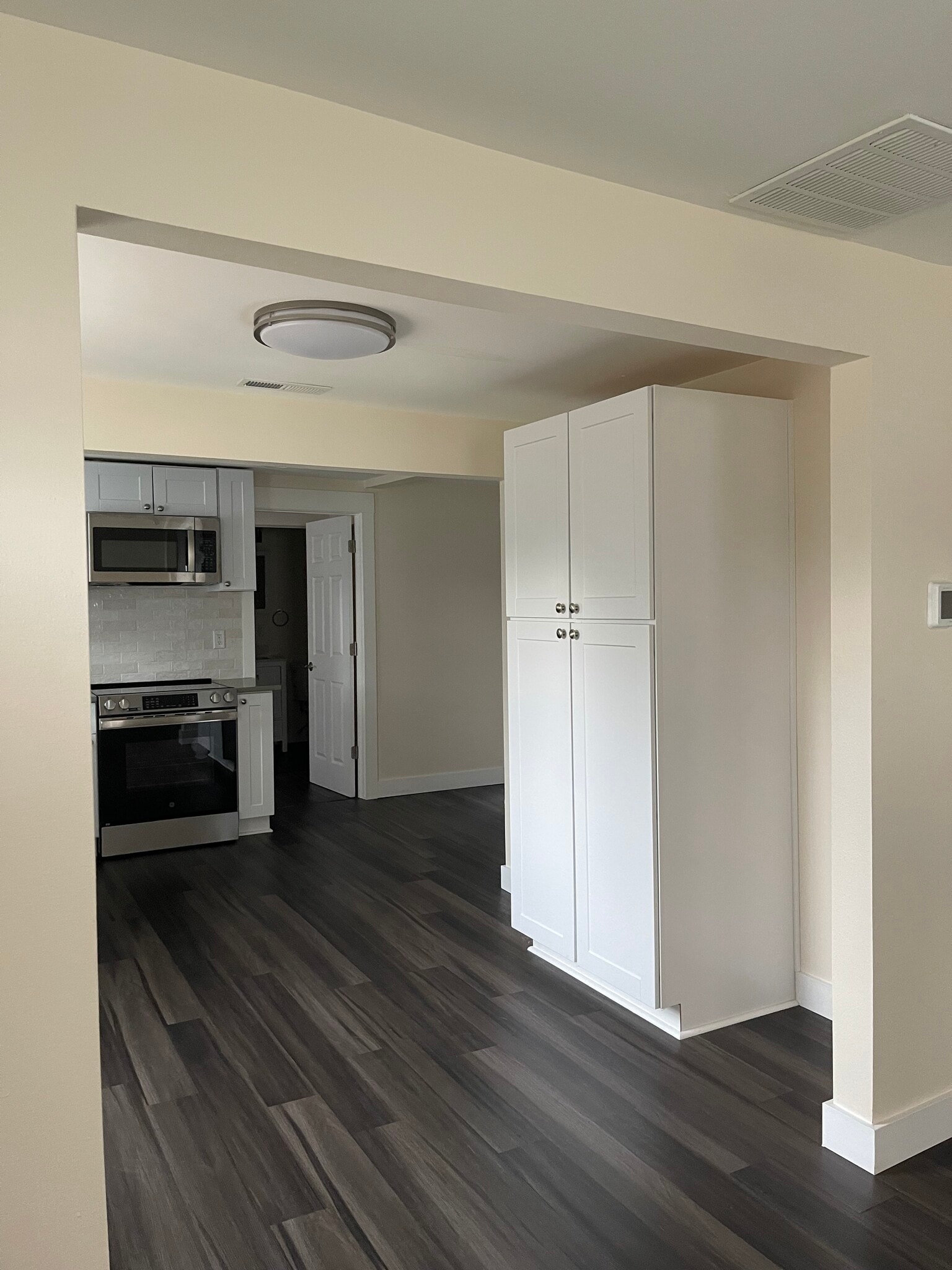 Building Photo - 255 Southview Pl S