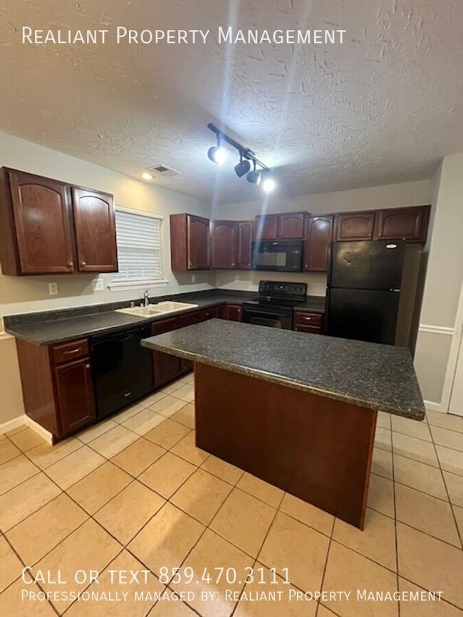 Building Photo - 913 Gerardi Rd