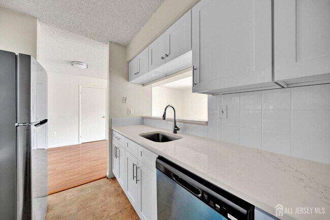 Building Photo - 601 Ravens Crest Dr