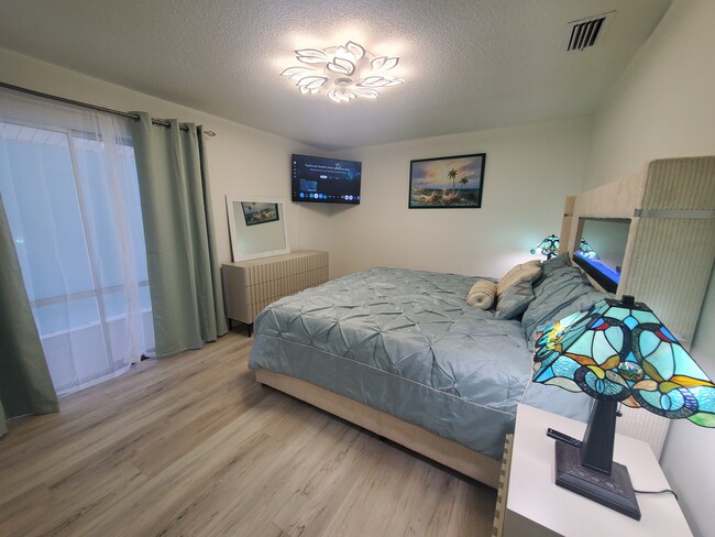 Building Photo - 279 S Brevard Ave