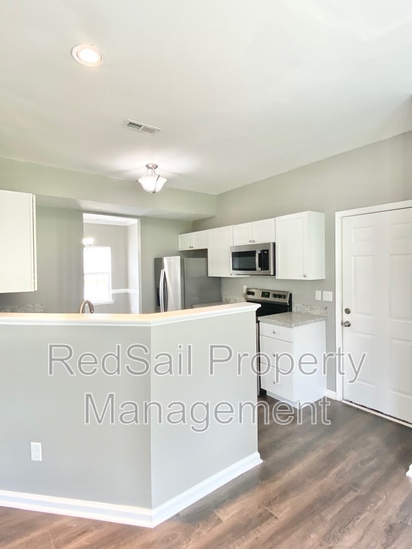 Building Photo - 6205 Calvert Ct