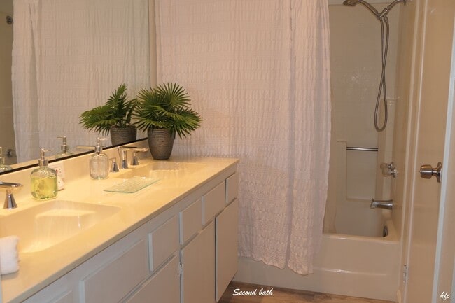 Building Photo - Espirit Gated Community/furnished/ Seasonal