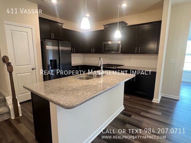 Building Photo - 411 Vassar-