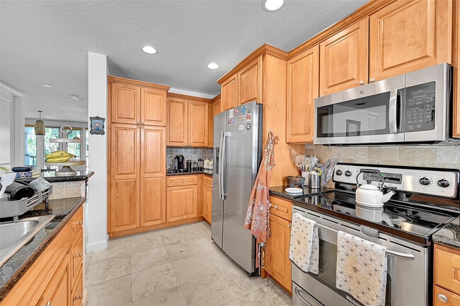 Building Photo - 1614 NE 9th St