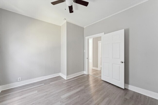 Building Photo - 1020 W 37th St