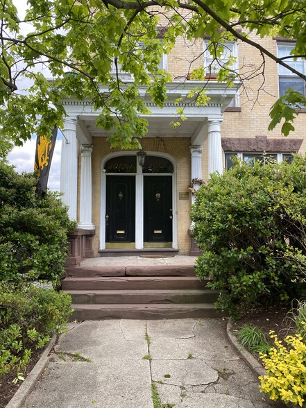 Building Photo - 2012 Monument Ave