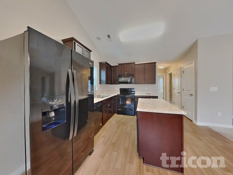 Building Photo - 219 Plains Dr