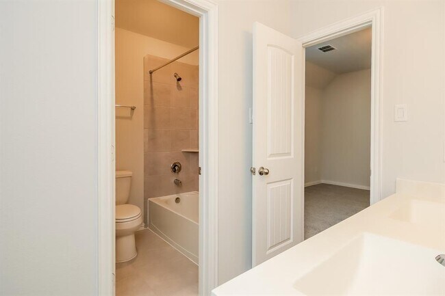 Building Photo - 24323 Huntcliff Dr