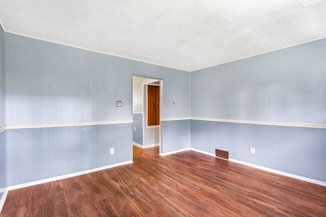 Building Photo - Beautiful 2 bedroom home in Scott Township available October 1!