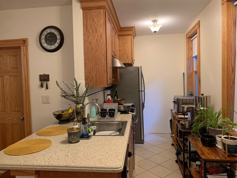 Building Photo - 19 Phillips St