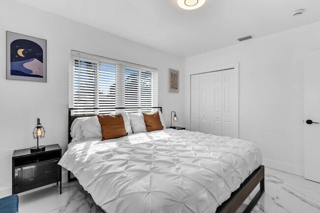 Building Photo - 7001 Coolidge St