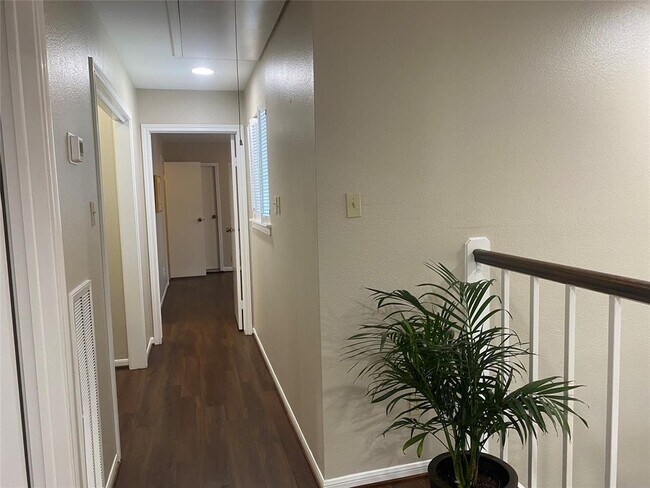 Building Photo - 7447 Cambridge St