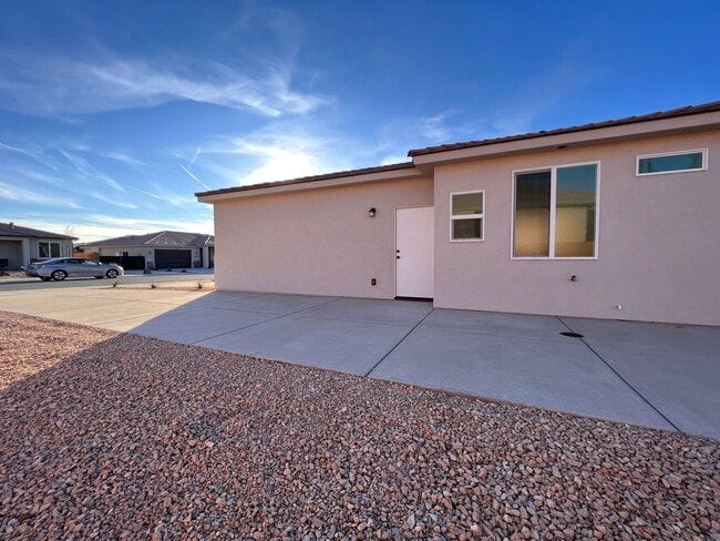 Building Photo - Newer home in Sky Ridge