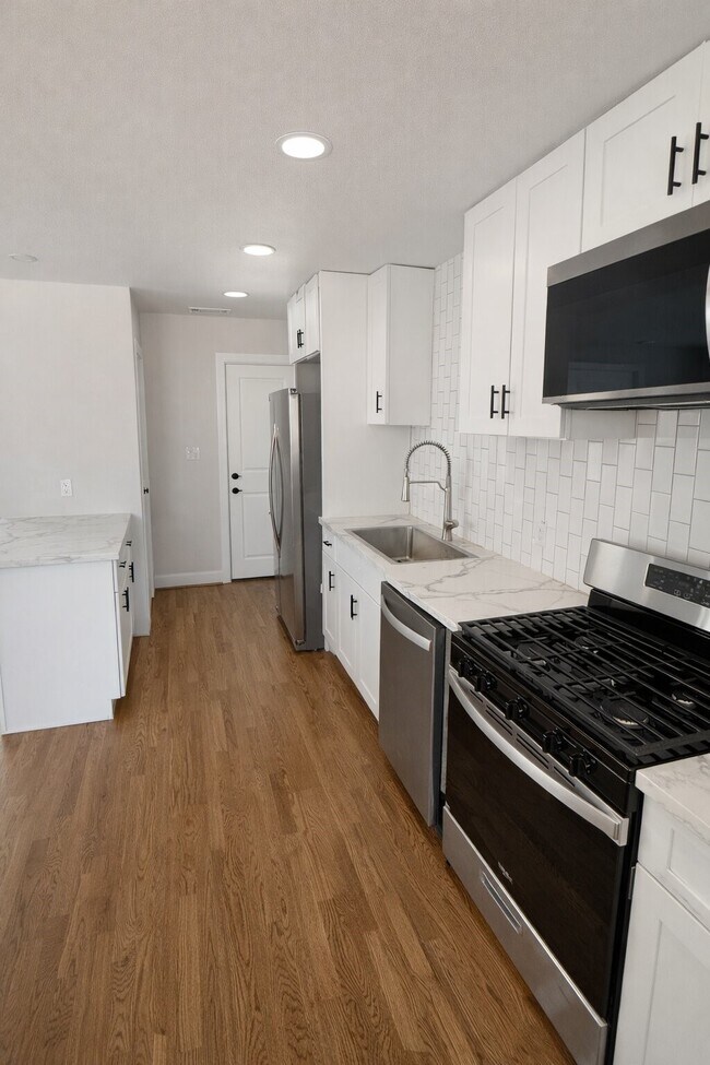 Building Photo - 2001 Brun St