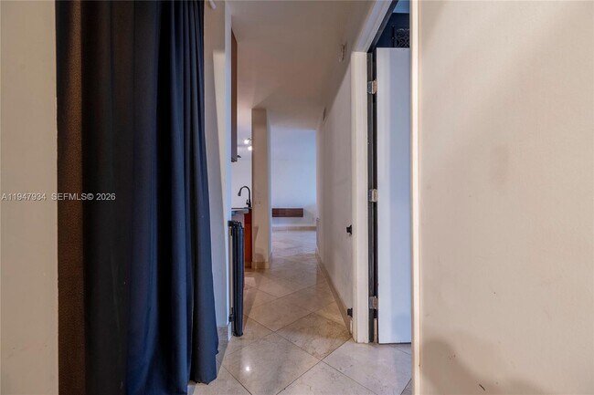 Building Photo - 2350 NE 135th St