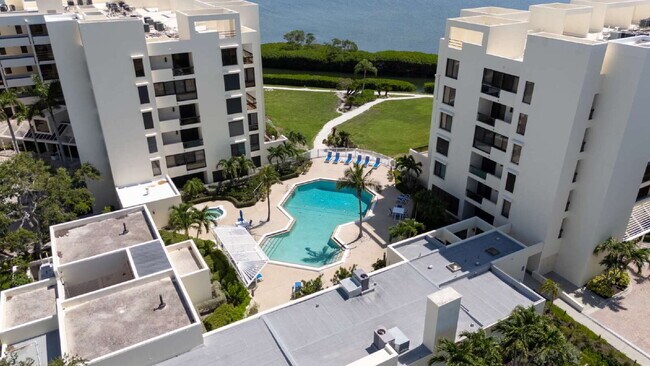 Building Photo - One of Longboat Key’s premier waterfront c...