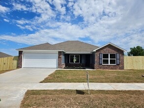 Building Photo - PRE-LEASING FOR AUG 10 MOVE-IN - Newer 4 bedroom / 2 bathroom home!