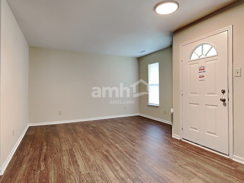 Building Photo - 15424 Gallow Ln