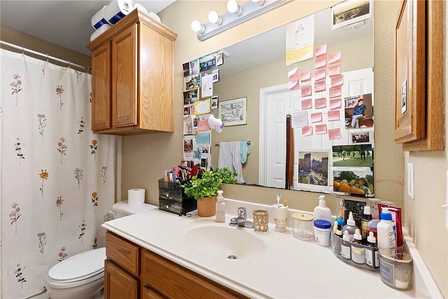 Building Photo - 1001 Krenek Tap Rd