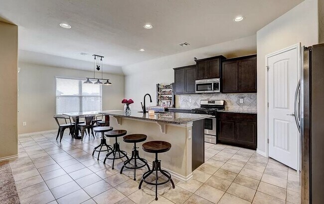 Building Photo - 4 Bed 2 Bath Home on Corner lot in Deer Creek Schools!