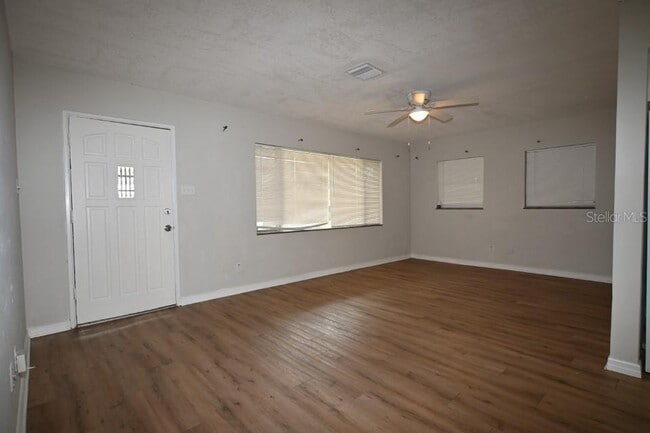 Building Photo - 37017 Meridian Ave