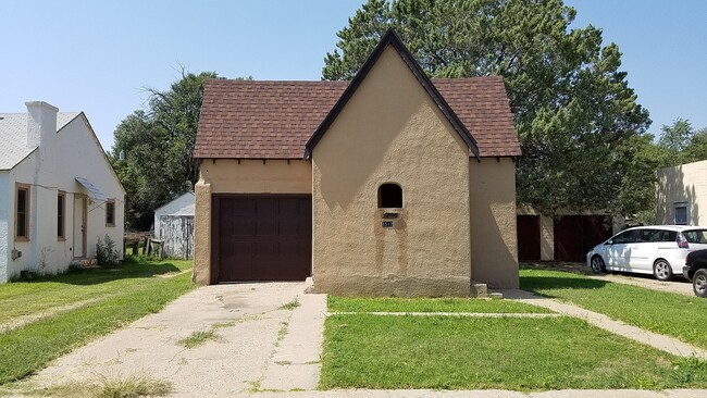 Building Photo - CLASSIC HOME IN CENTRAL CLOVIS