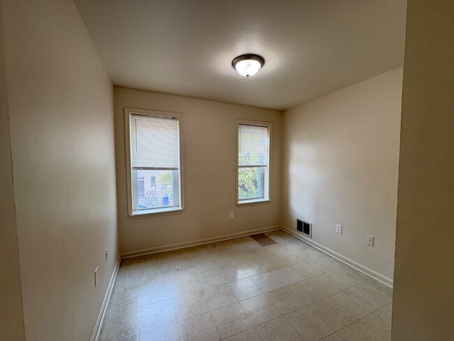 Building Photo - 428 S Gilmor St