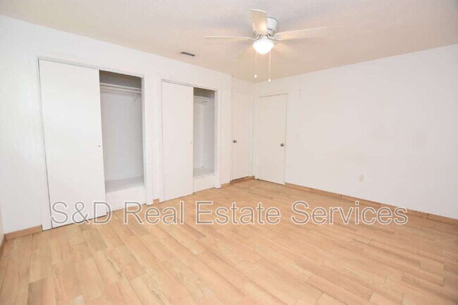 Building Photo - 613 Robin Rd