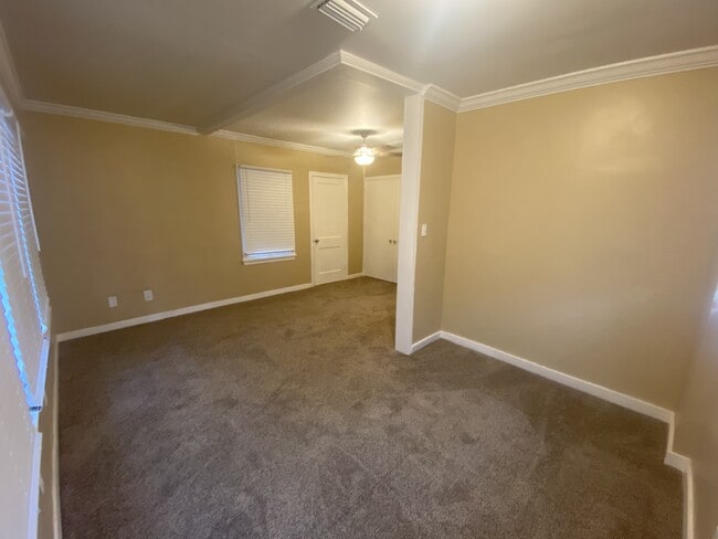 Building Photo - 154 Dobbs Ave