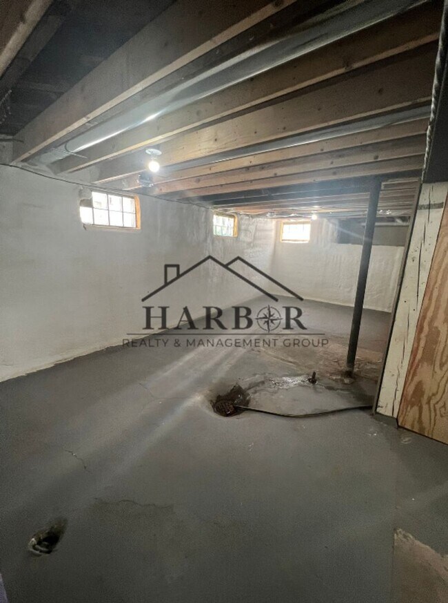 Building Photo - 807 1st Dr NW