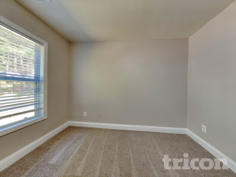 Building Photo - 4556 Bellemeade Dr