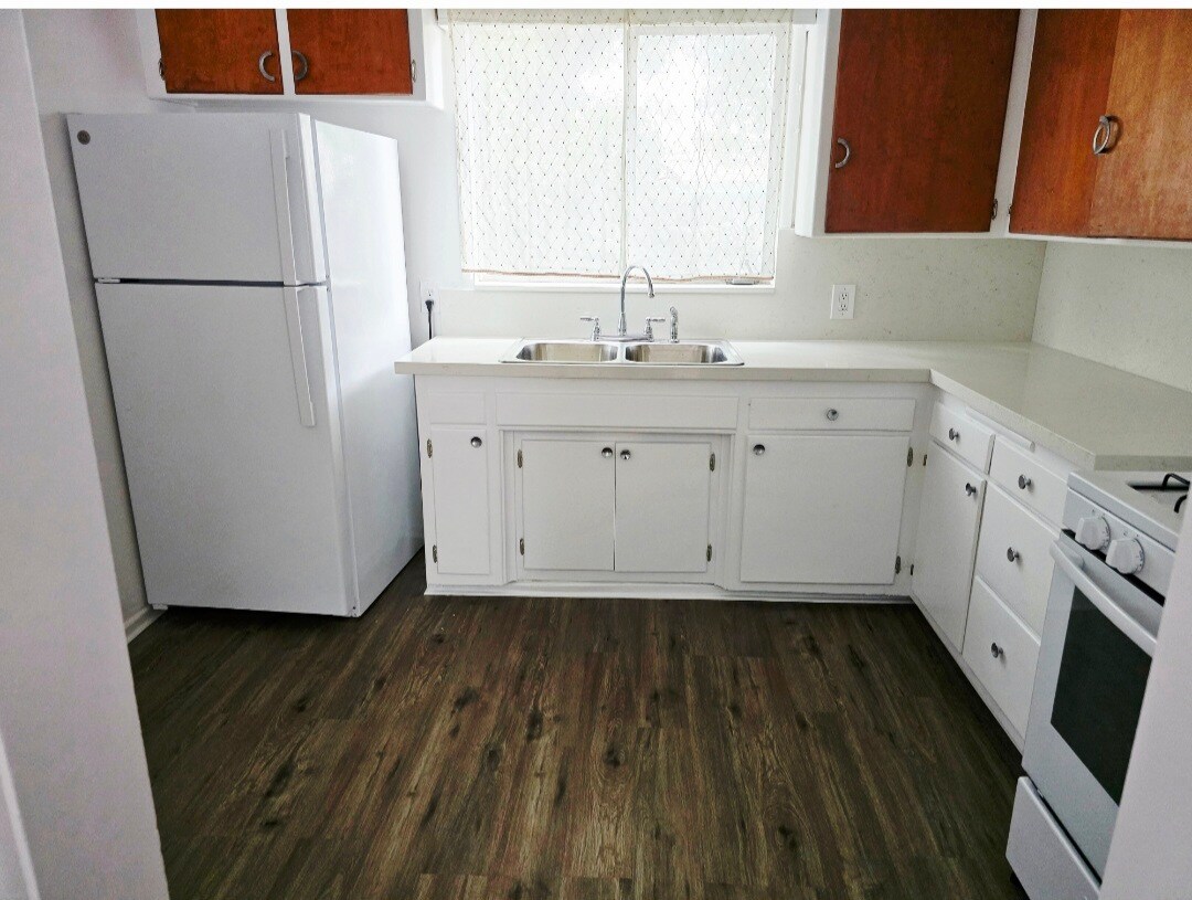 Kitchen - 1610 Preuss Rd