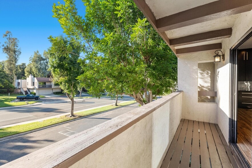 Building Photo - 5275 Reservoir Dr