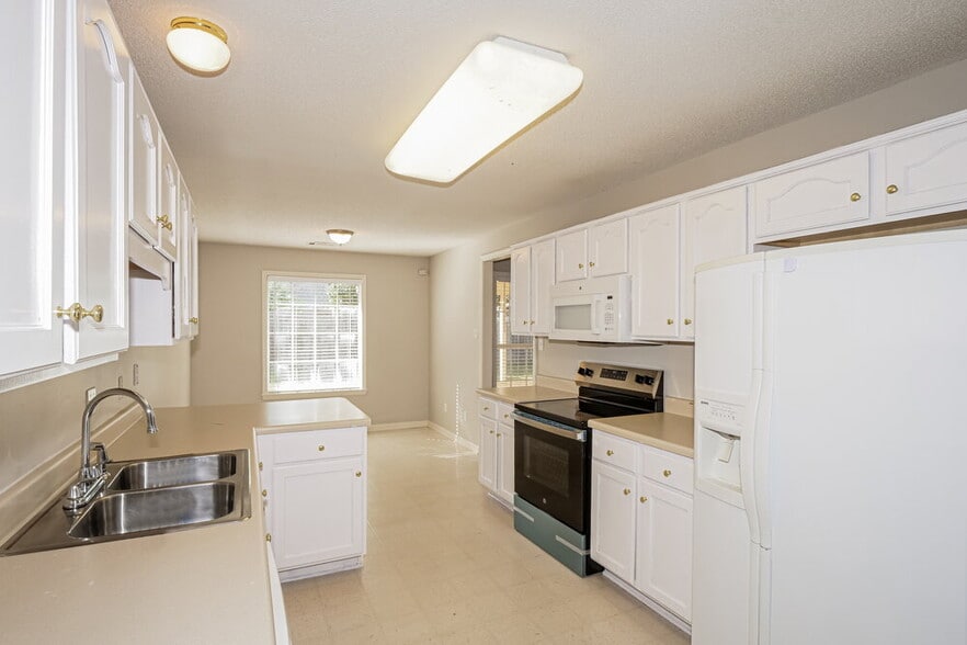 Building Photo - 5041 Thornebrook Cove