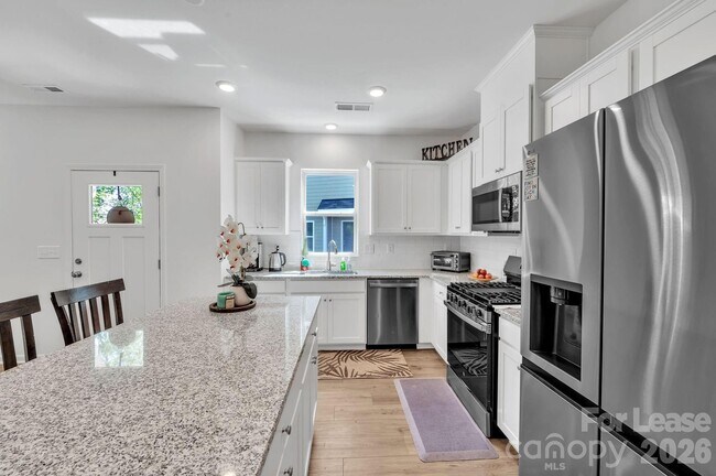 Building Photo - 1940 Highland Park Dr