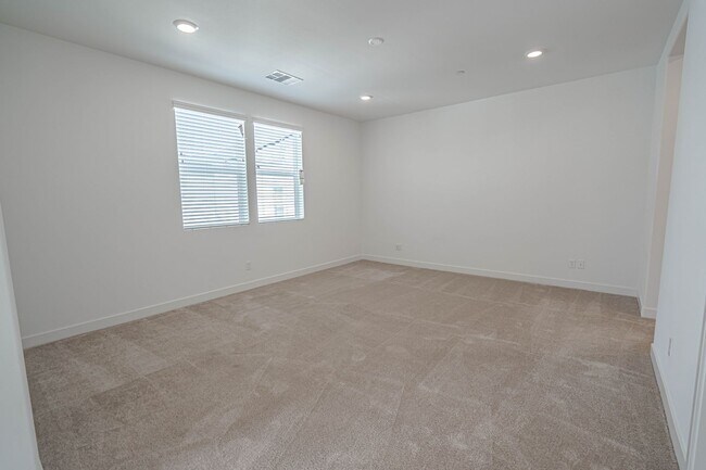 Building Photo - COMING SOON! 3-Bedroom Home with Solar Panels & Smart Home Features in Valencia!