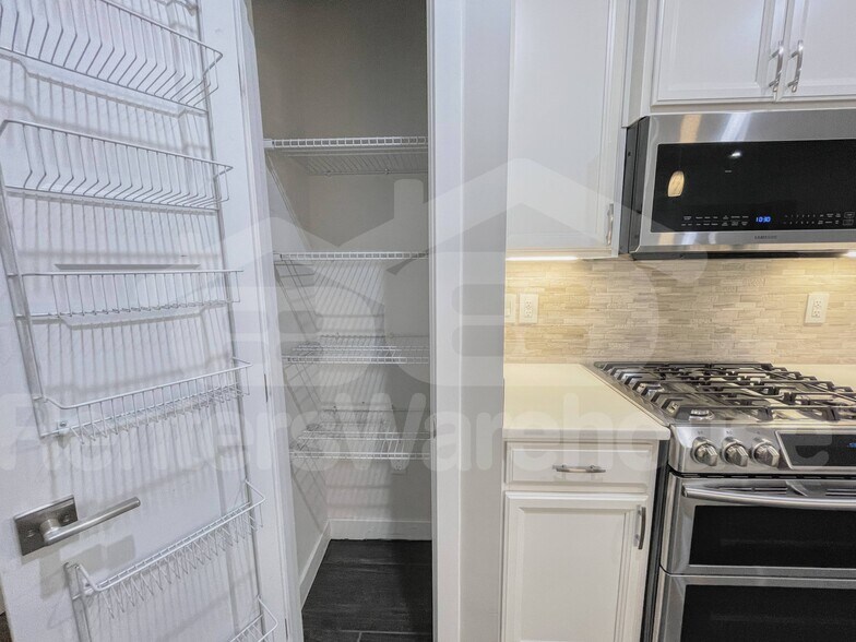 Building Photo - 1907 Doubloon Way