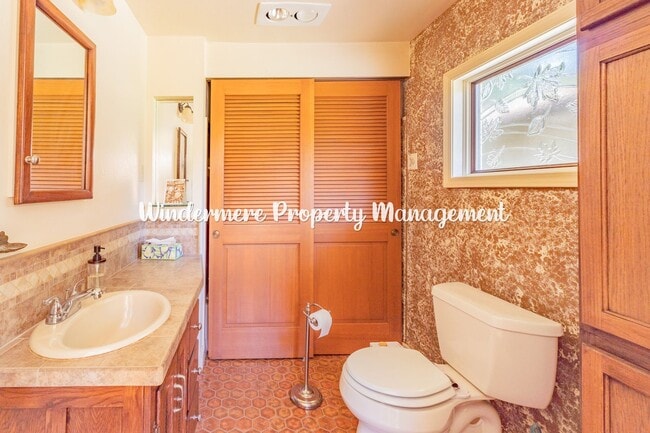 Building Photo - Peaceful and bright 3 bed in Kingston, walk to ferry, with Dry Sauna!