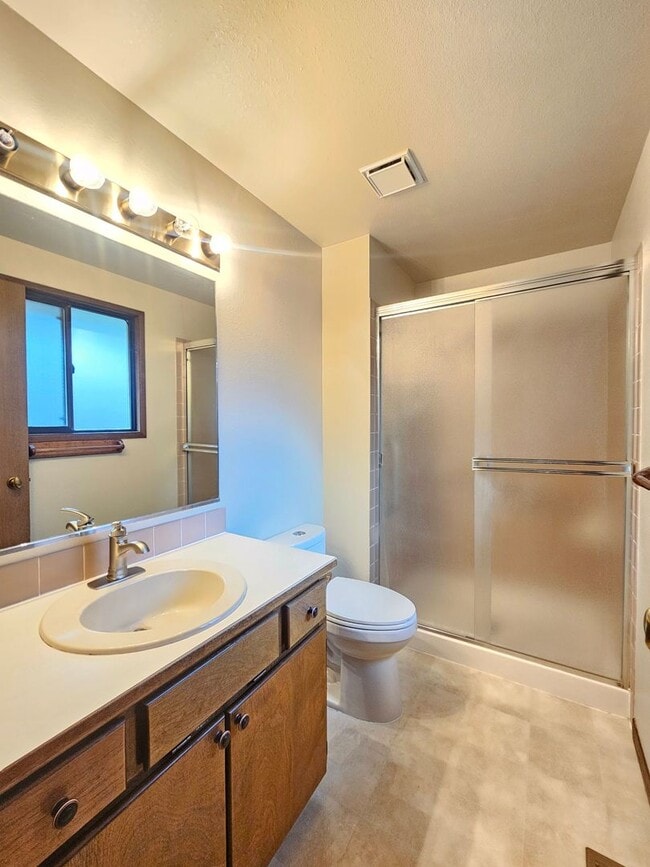 Building Photo - 6902 N Old Fort Dr