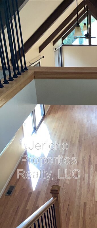 Building Photo - 5958 S Lakeview St