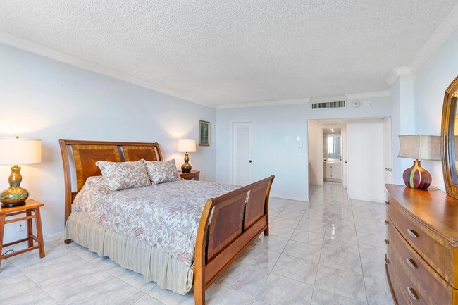 Building Photo - 2851 S Ocean Blvd