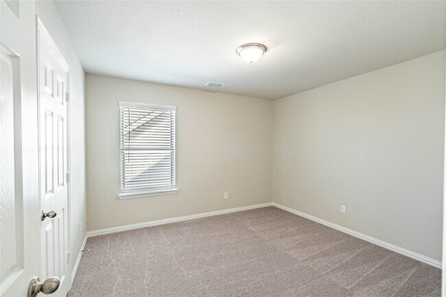 Building Photo - 112 Cole Ln