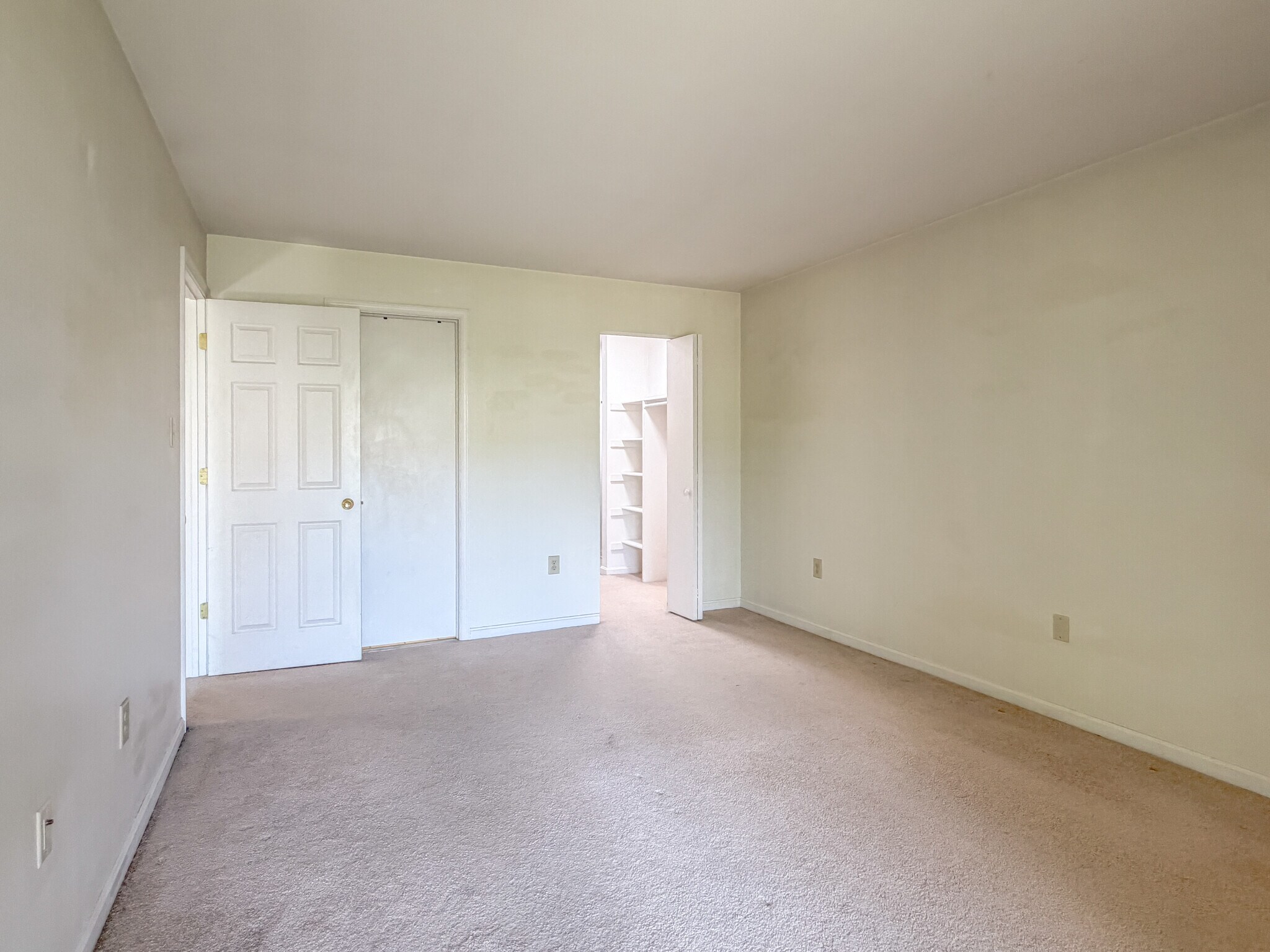 Building Photo - 208 Greenview Dr