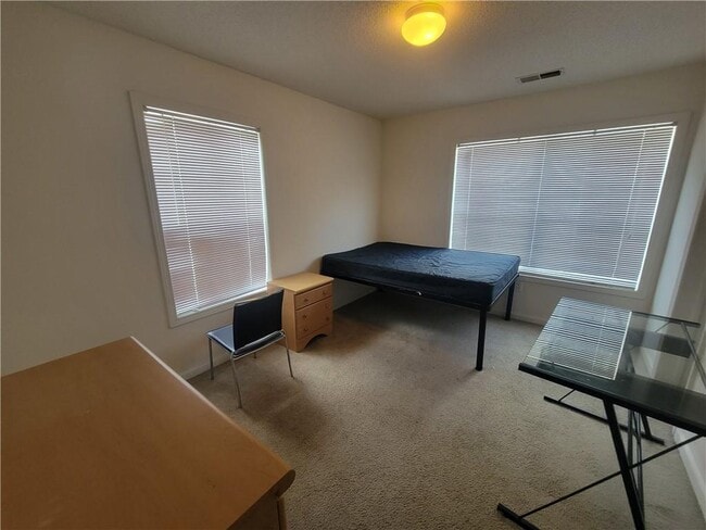 Building Photo - 192 University Village Dr