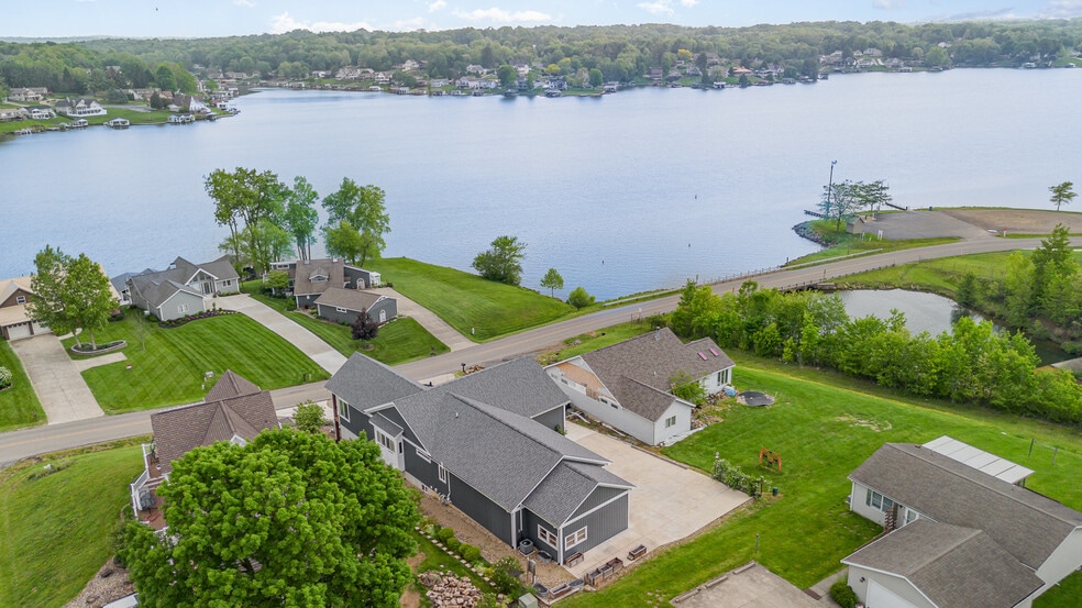 Building Photo - 4006 Apple Valley Dr