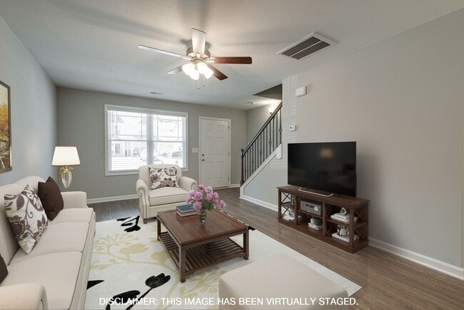 Building Photo - 225 Woodland Vly Ln