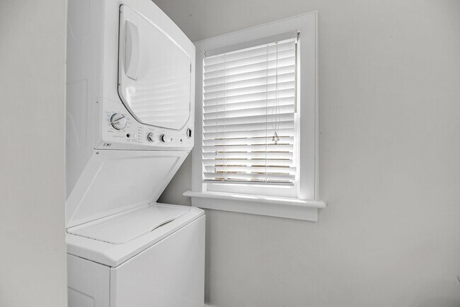 Building Photo - $500.00 OFF FIRST MONTHS MOVE IN SPECIAL W...