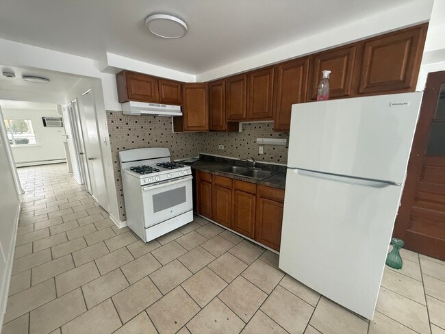 Building Photo - 9575 Maple Dr