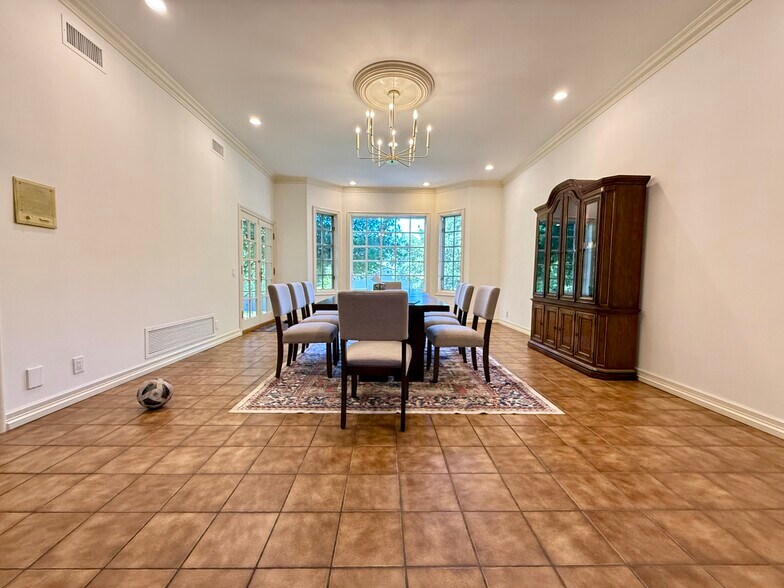 Building Photo - 533 E Sierra Madre Ave